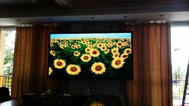 Schermi locativi di pubblicità LED di alta luminosità, IP21 3 IN 1 parete dell'interno del video di P6 LED